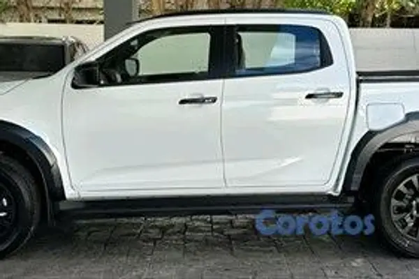 jeepetas y camionetas - 2027 Isuzu DMAX 4