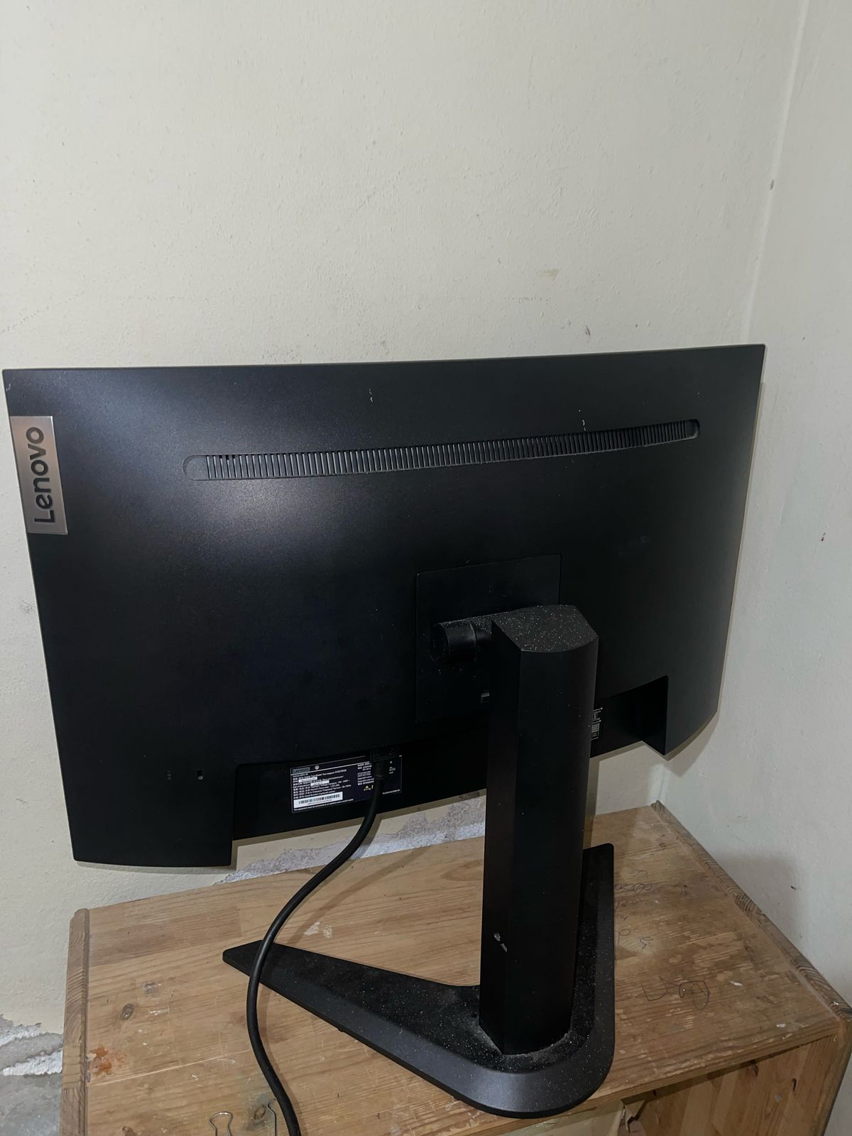 computadoras y laptops - Vendo monitor Lenovo Curvo a 165hz 5