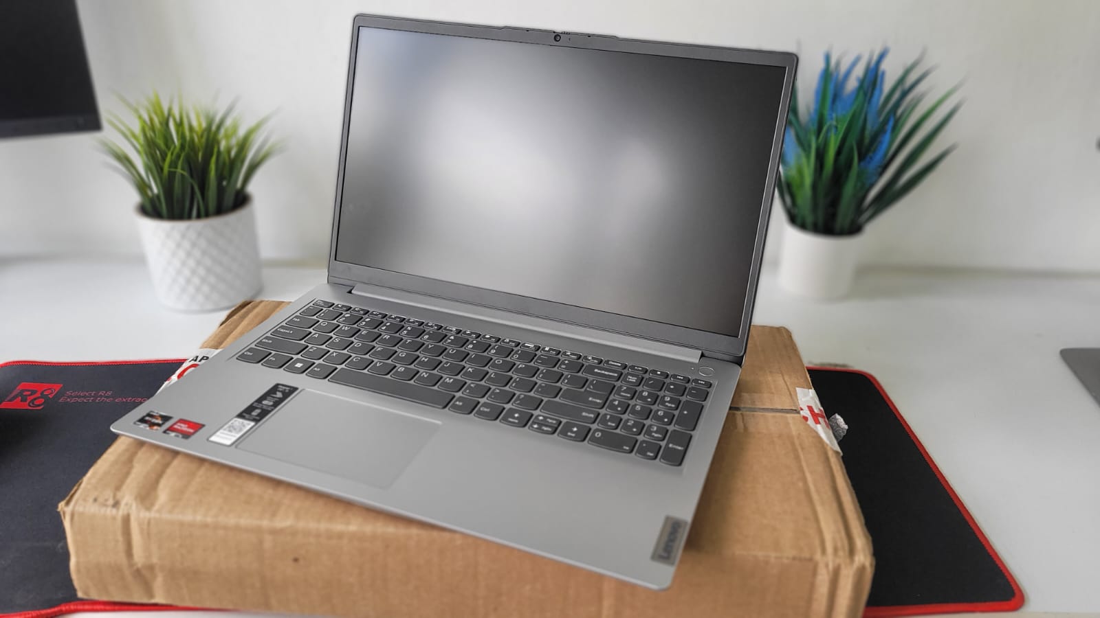 computadoras y laptops - Laptop Lenovo Ideapad 1 AMD Ryzen 5 8GB RAM 512GB  0