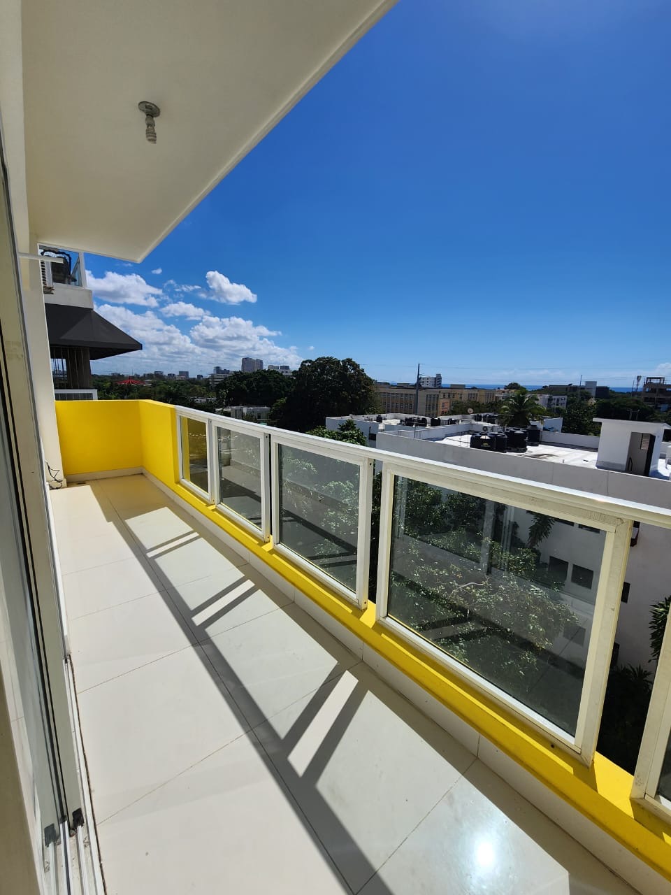 apartamentos - Cacique segundo nivel tres hab 2.5 baños dos parqu