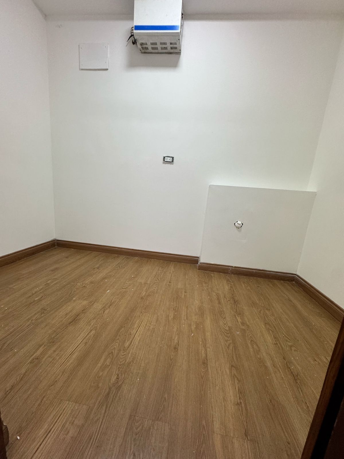 oficinas y locales comerciales - Piso 2 Local en Ensanche Paraiso Cerca de Agora 3