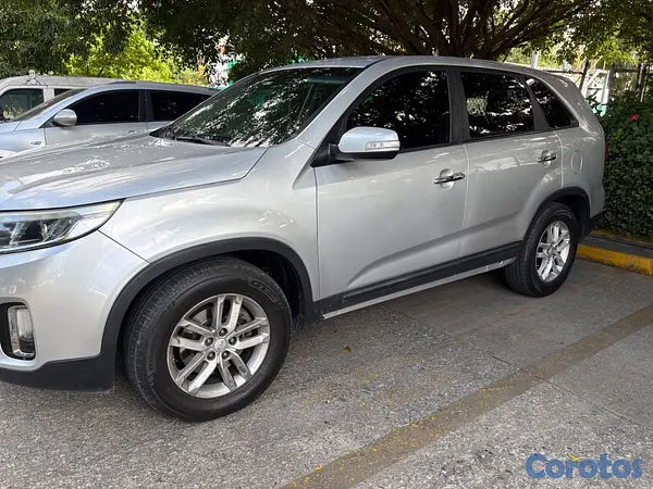 jeepetas y camionetas - Vendo kia sorento 2014  9