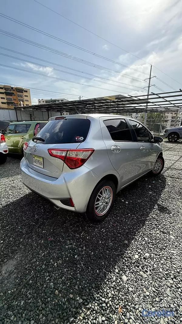 carros - Toyota Vitz 2018 4x4 8