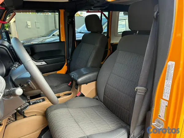 jeepetas y camionetas - Jeep Wrangler Sahara 2012 4