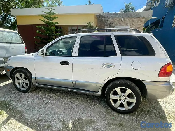 jeepetas y camionetas - Hyundai santa fe 2004 negociable  2