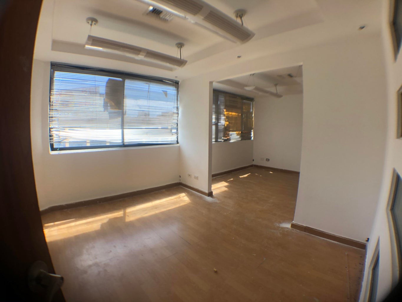 oficinas y locales comerciales - Excelente local para oficina con divisiones para áreas de trabajo, oficinas 4