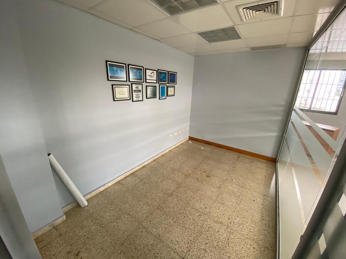 oficinas y locales comerciales - 🔵Alquilo Local para oficina 65 mts 3er piso en la castellana
 2
