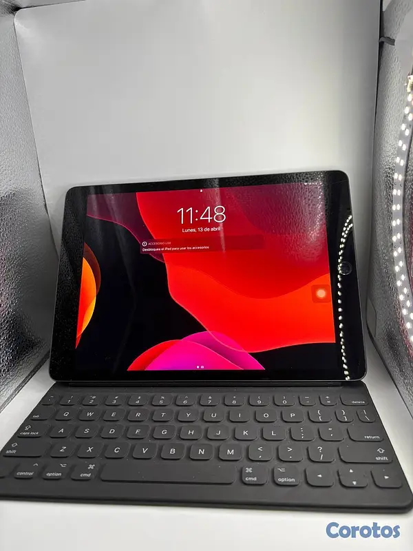 celulares y tabletas - Ipad 7ma Gen 32GB Con Apple Smart Keyboard  2
