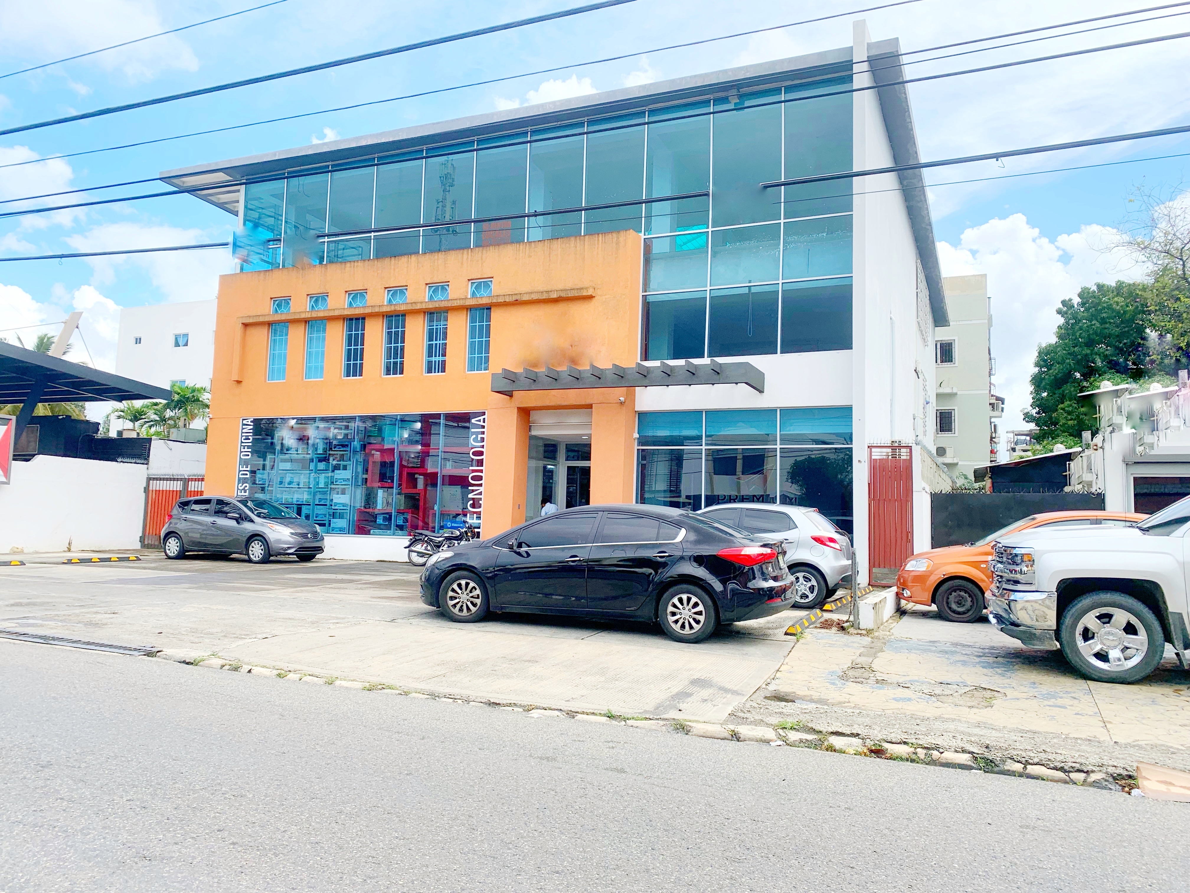 oficinas y locales comerciales - Local corporativo y comercial  1