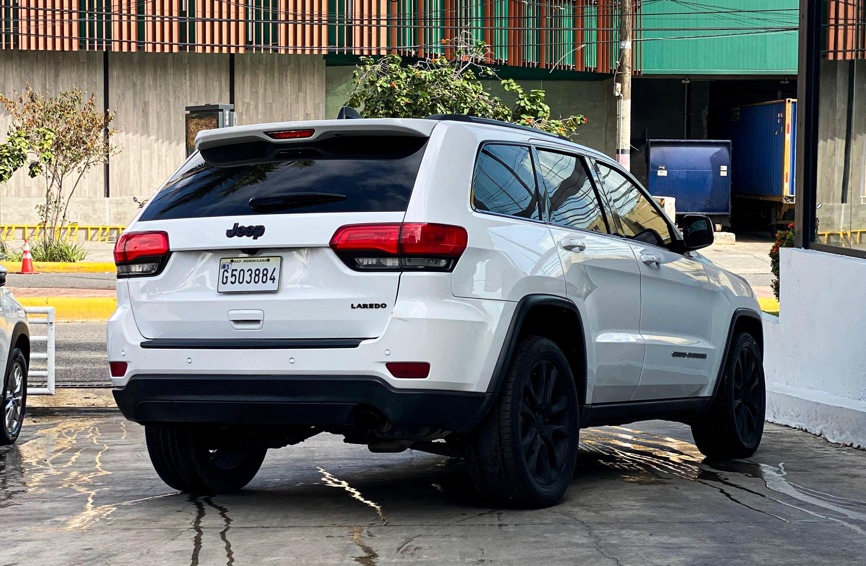 jeepetas y camionetas - Jeep Cherokee Laredo 2017 NO IMPORTA EL CREDITO 9