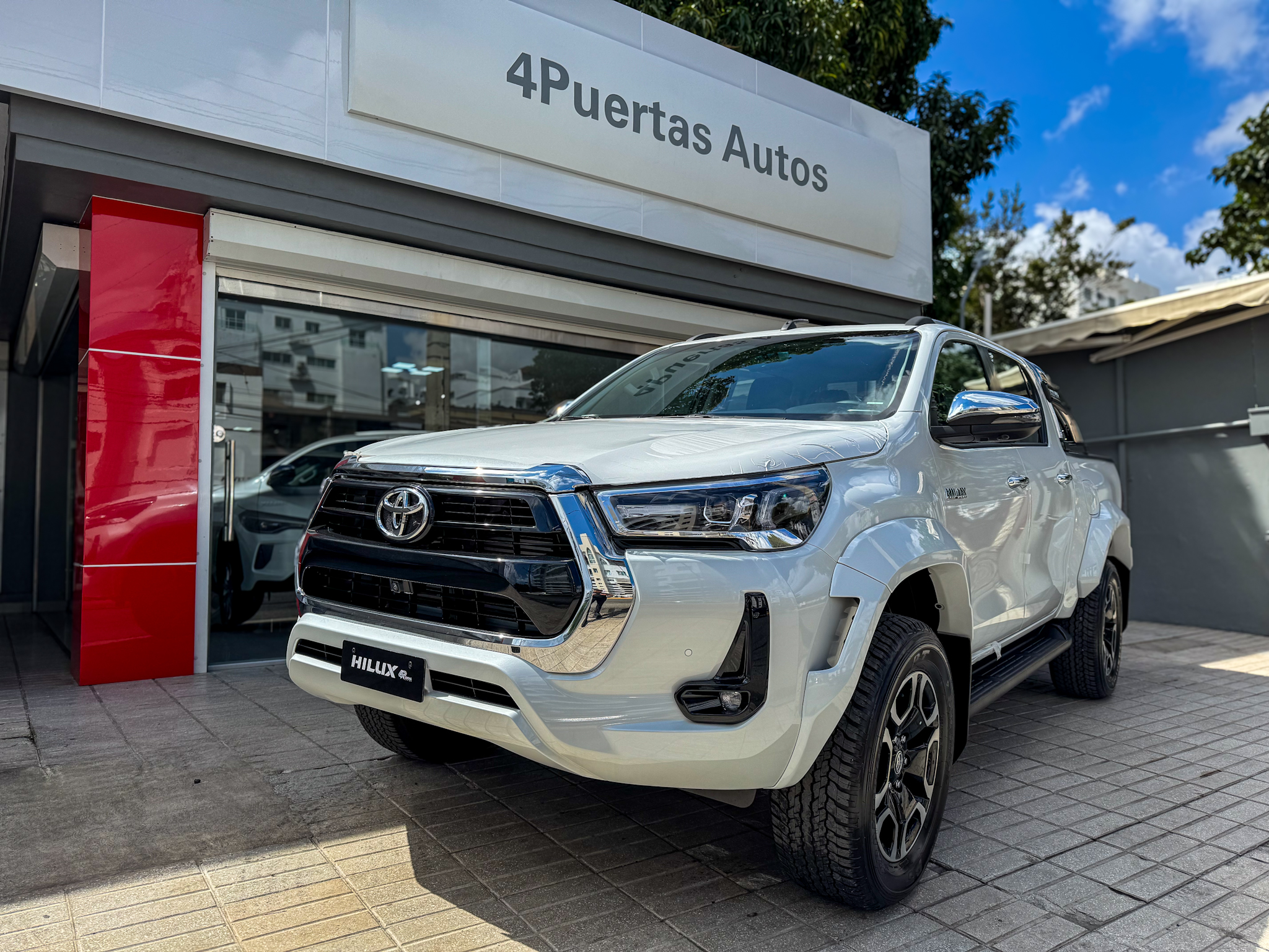 jeepetas y camionetas - TOYOTA HILUX LIMITED SRX (WIDE TREAD) 4X4 0