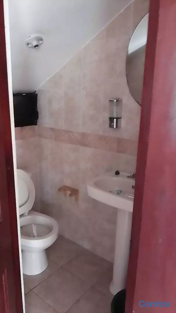 casas - Alquilo Casa 2 Niveles Respaldo Los tres Ojos  5