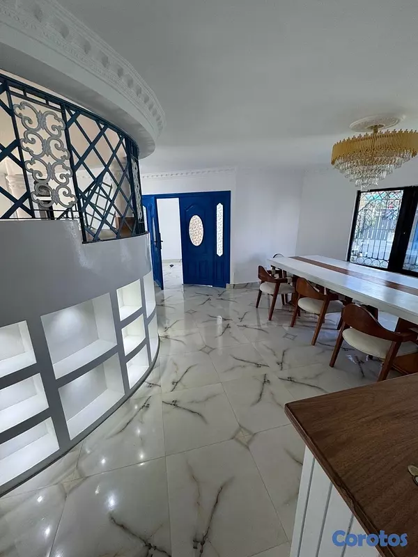 casas - Venta de mansión con 455mts y piscina en vista hermosa Santo Domingo este 7