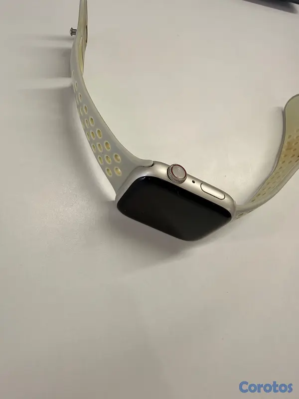celulares y tabletas - Apple Watch Series 7 de 45mm Silver con correa deportiva 4