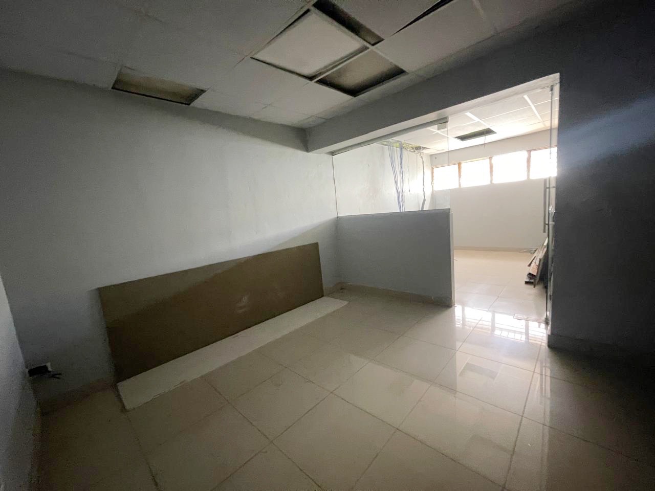 oficinas y locales comerciales - Alquiler local céntrico en Evaristo  8