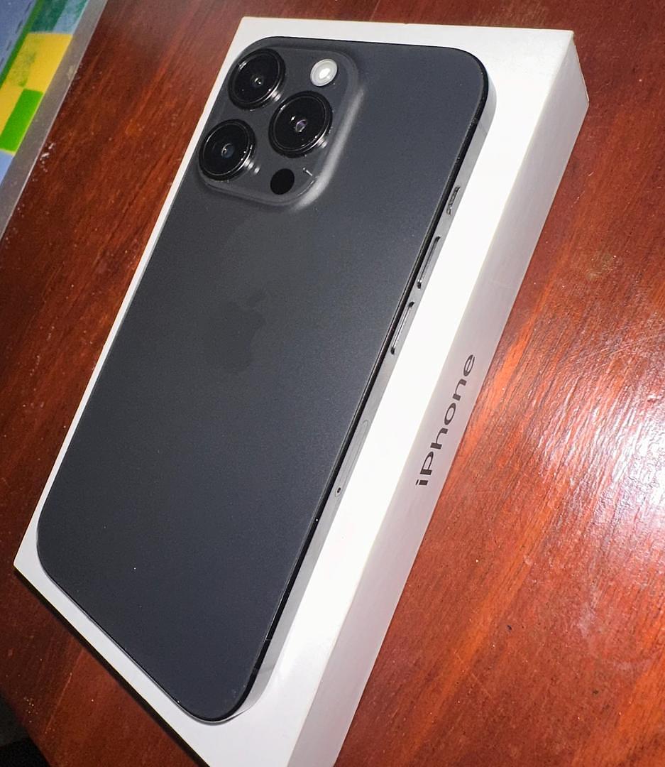 celulares y tabletas - IPhone 15 Pro 128G de Claro 0