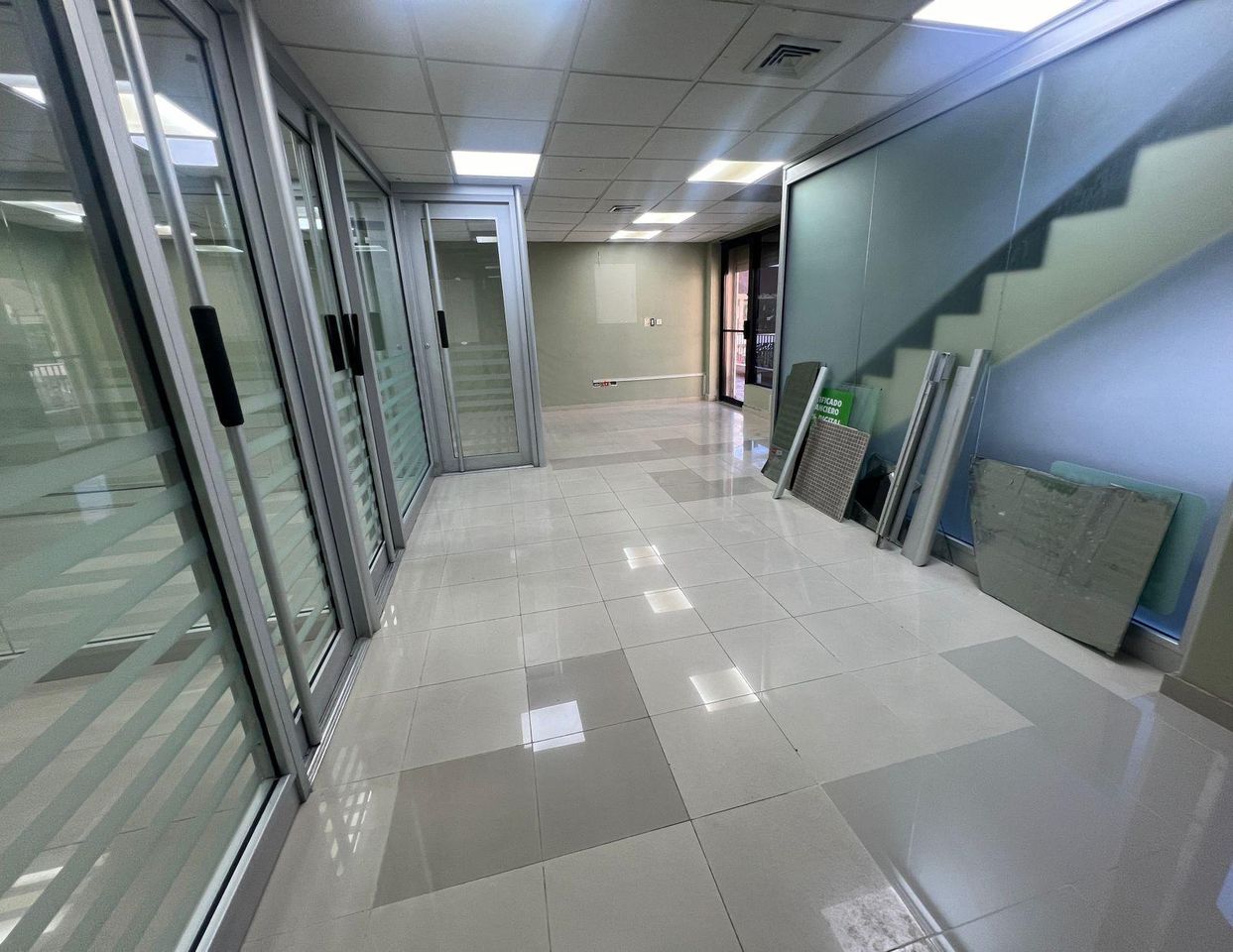 oficinas y locales comerciales - Local comercial en alquiler  0