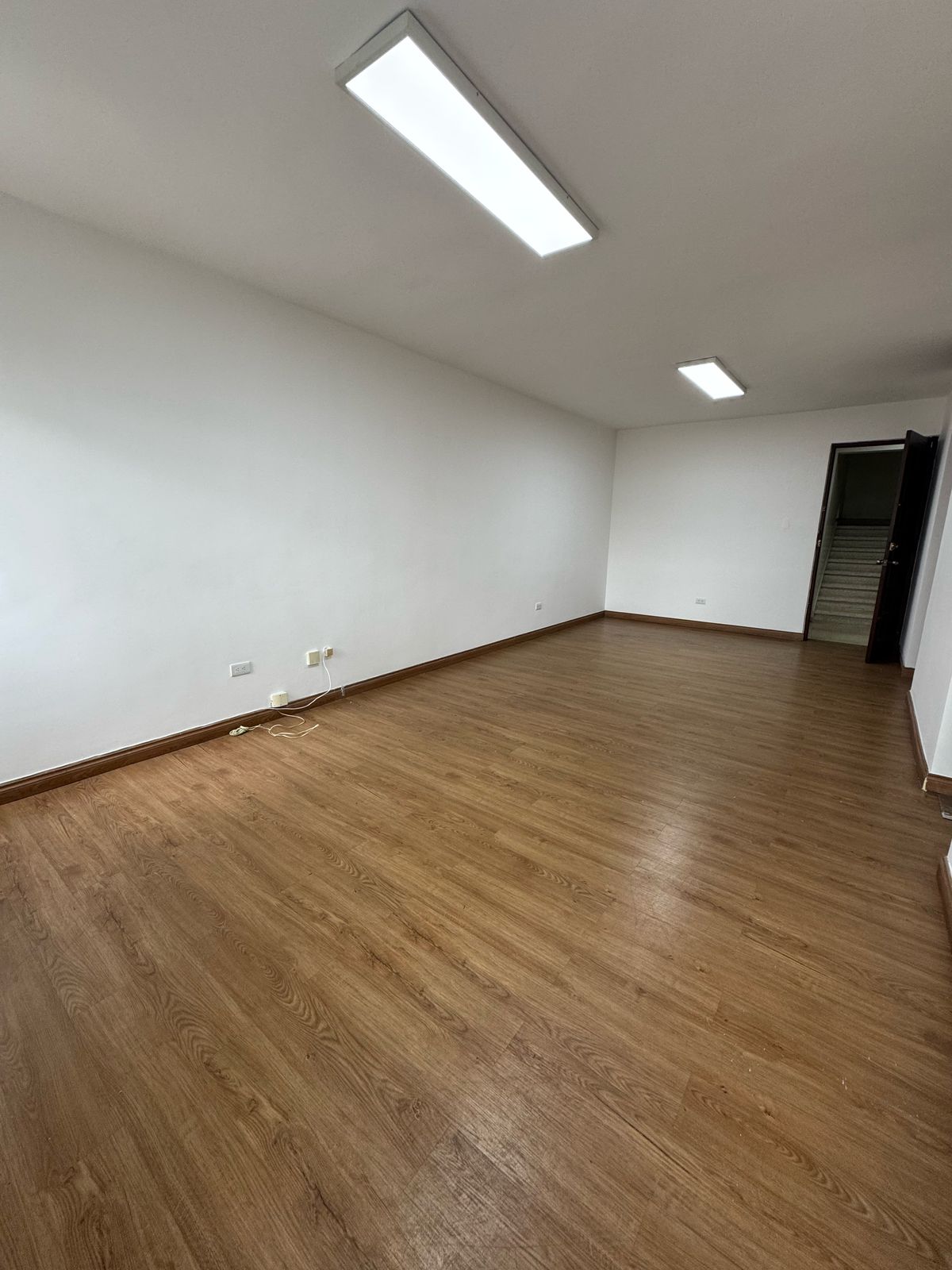 oficinas y locales comerciales - Piso 2 Local en Ensanche Paraiso Cerca de Agora 0