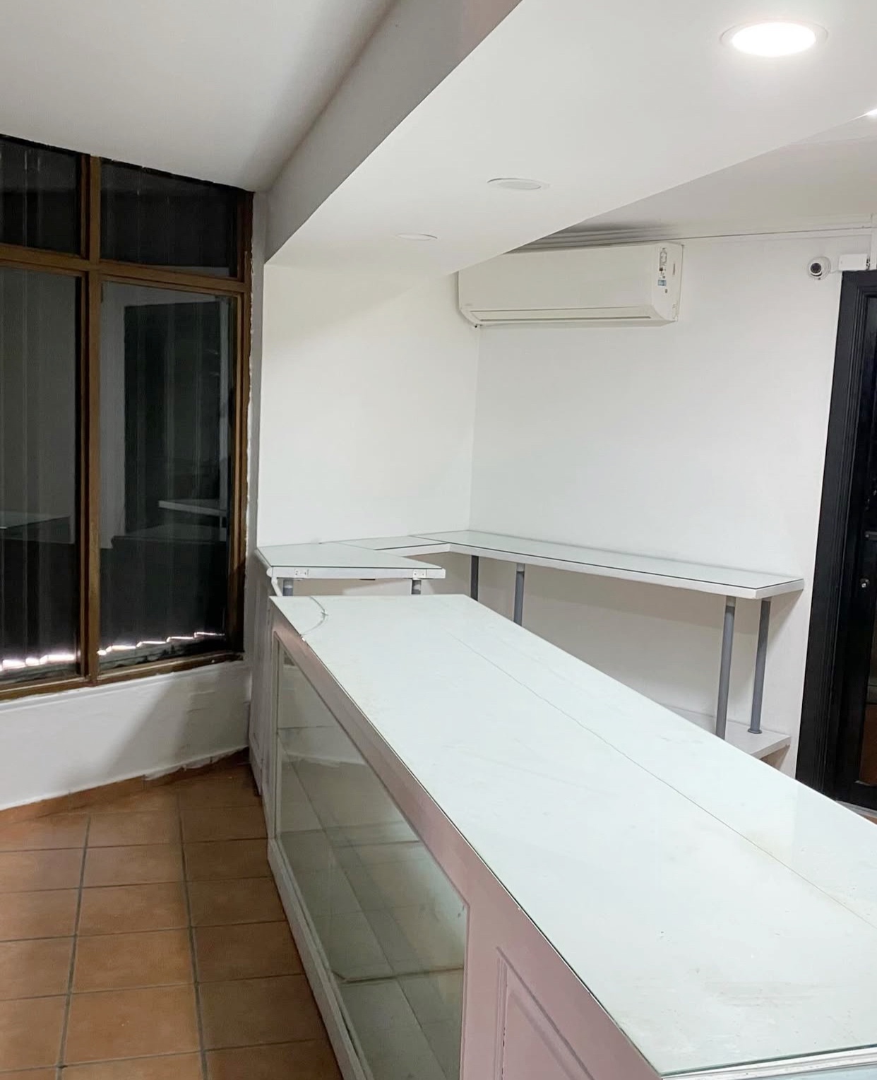 oficinas y locales comerciales - Local en primer nivel  8