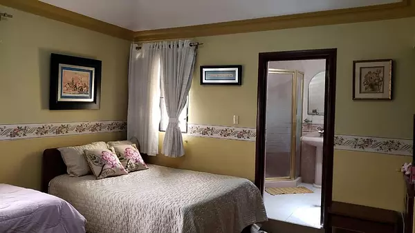 casas - Vendo casa en las Praderas 250 metros de Solar 
Construcción 250 más terraza 25  9