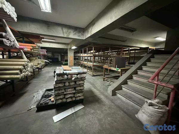 oficinas y locales comerciales - Local Comercial en Alquiler en Zona Colonial 

Código: PD627
 4