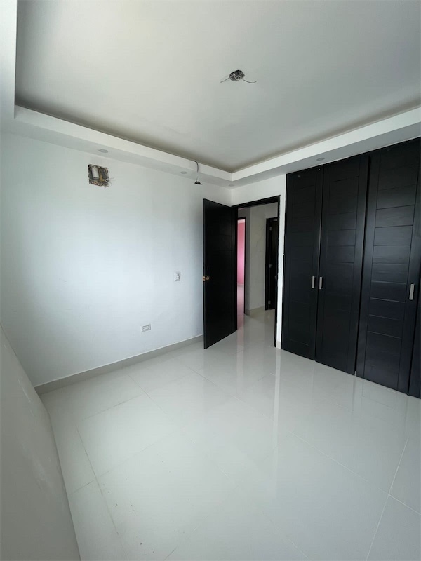 apartamentos - Venta de apartamento en la autopista de san Isidro las cayenas 4to nivel 0