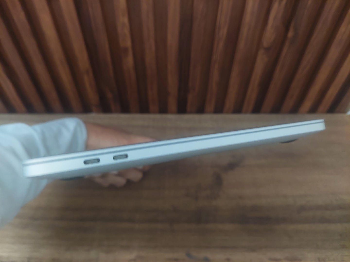 computadoras y laptops - Macbook Pro 2020 i5 512 GB - negociable 3