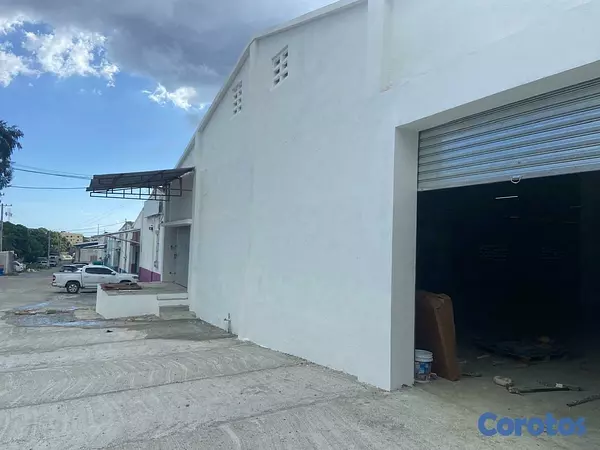 otros inmuebles - Naves en Alquilres en la Av. Independencia Proximo a Casa España 8