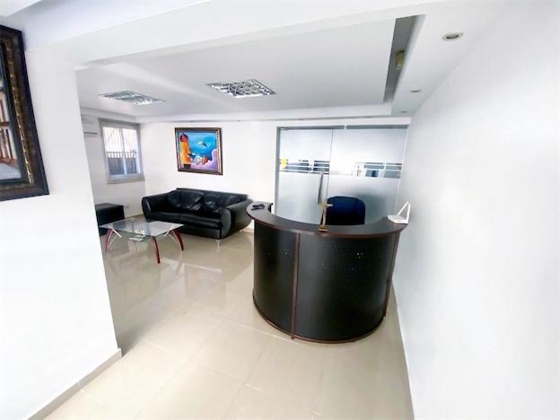 oficinas y locales comerciales - Local en Naco primer nivel  3