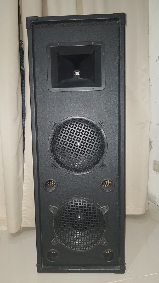 camaras y audio - BOCINA DE 1500WATT EN CAJON DE CHIBOL DE 3/4 FORRADO EN VINILO NEGRO. 2