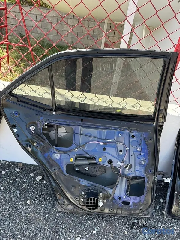 repuestos - Las 4 puertas de Toyota corolla 2015 con sus covers.  8
