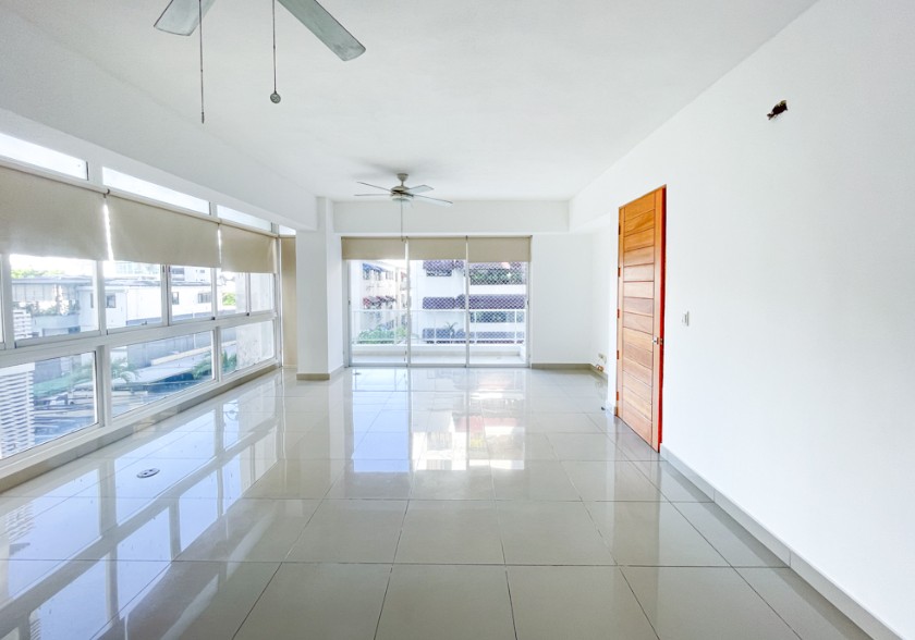 apartamentos - Alquiler de APartamento en Naco con Linea Blanca 3