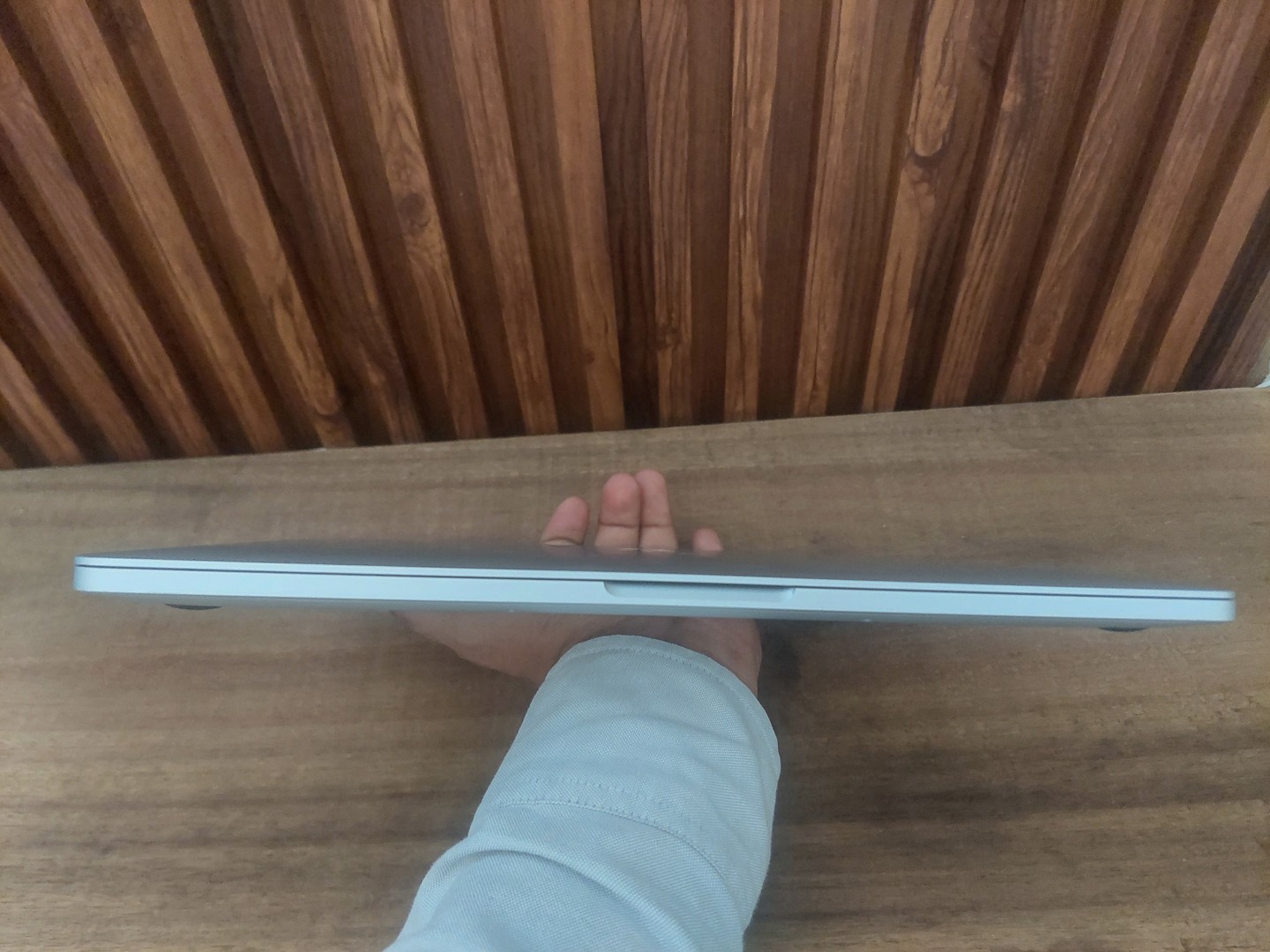 computadoras y laptops - Macbook Pro 2020 i5 512 GB - negociable 4