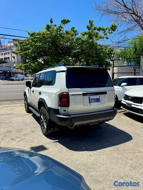 jeepetas y camionetas - Toyota Land Cruiser Prado Adventure 1A 2025 8