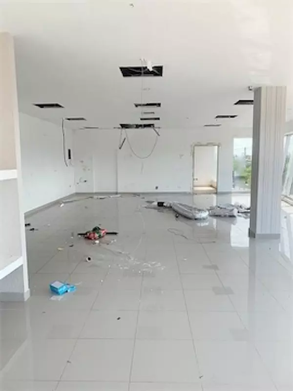 oficinas y locales comerciales - Local en ensanche Naco amplio  3