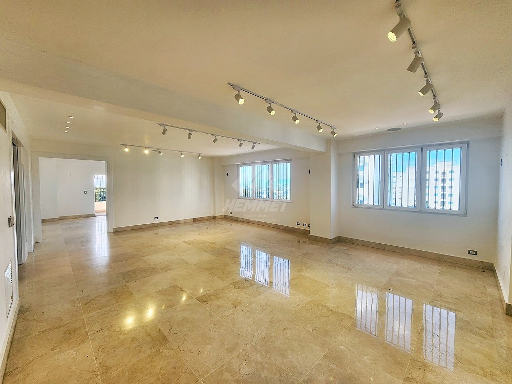 apartamentos - TORRE CON ASCENSOR Y PARQUEOS SOTERRADOS LA TRINITARIA SANTIAGO  4