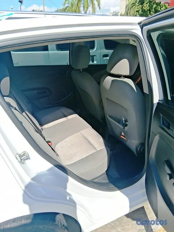 carros - Chevrolet Sonic LS Hatchback 2015 Mecanico  7