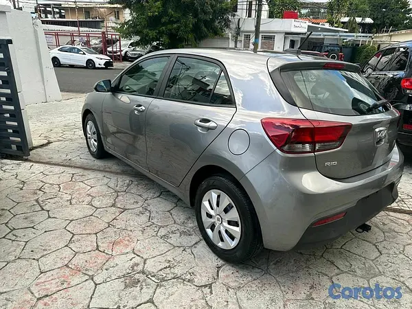 carros - Kia Rio S 2022 tipo hatchback 865,000 4