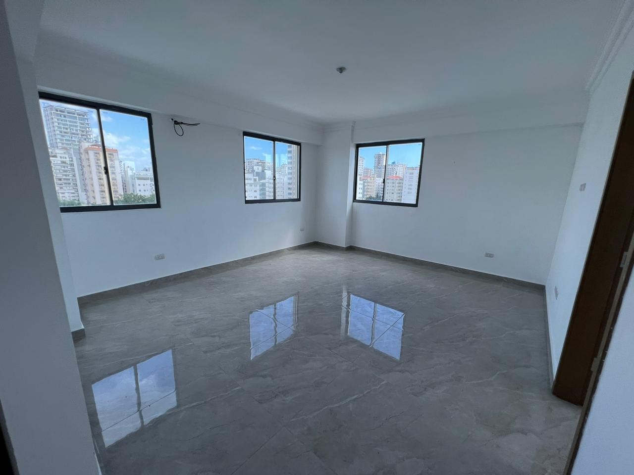 apartamentos - Vendo apartamento torre paraíso 
Torre moderna Airbnb friendly y peds friendly 
 4