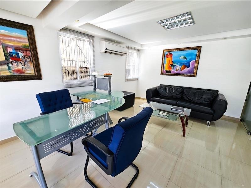 oficinas y locales comerciales - Local en Naco primer nivel  4