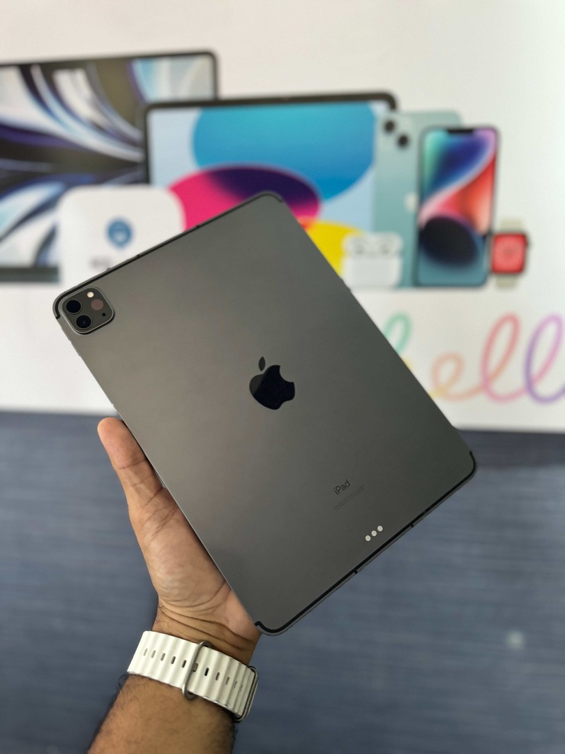 celulares y tabletas - iPad Pro 11 - inch (3ra Gen) 256GB/ M1 Apple Wi-Fi + Cellular Usada $ 36,500 NEG 0