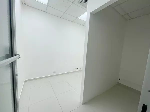 oficinas y locales comerciales - Alquiler local comercial en Piantini  5
