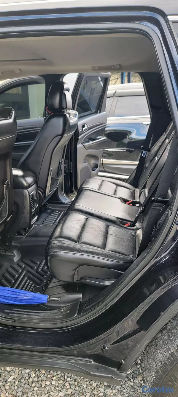 jeepetas y camionetas - JEEP GRAND CHEROKEE LAREDO 2012 5