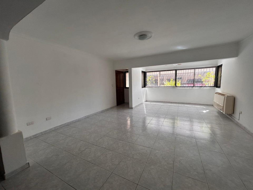 apartamentos - Apartamento en Alquiler en Evaristo Morales 3H, 2B, 2P, 1re Nivel 1