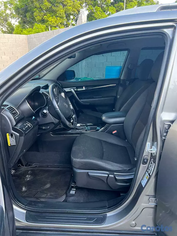 jeepetas y camionetas - KIA SORENTO GRIS 2015 12