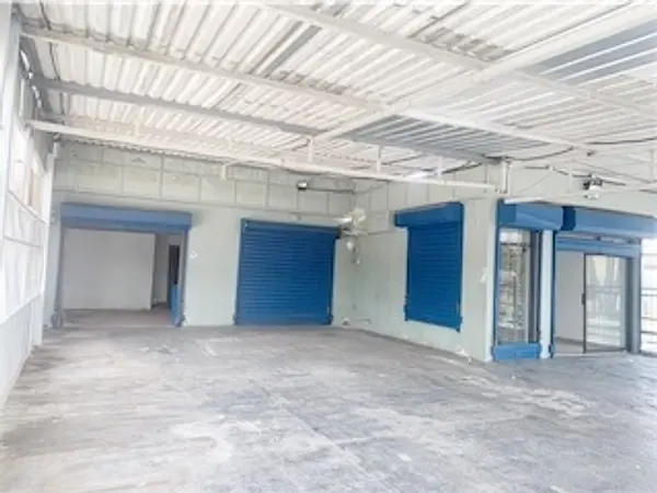 oficinas y locales comerciales - Local céntrico en Bella vista  5