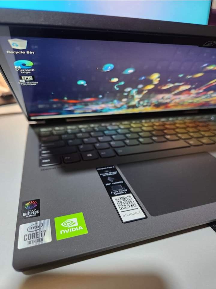 computadoras y laptops - Laptop Lenovo Flex 5 15.6" 4K UHD Touch, Core i7, 16GB, 512GB SSD Nvidia MX450 4