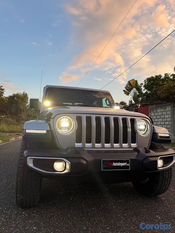 jeepetas y camionetas - Jeep overland 2020 recién importado  3