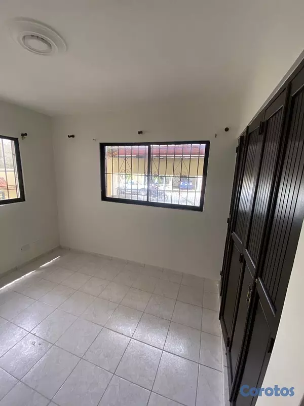 apartamentos - vendo primer nivel en el millón tres habitaciones dos baños parqueo servicio  13