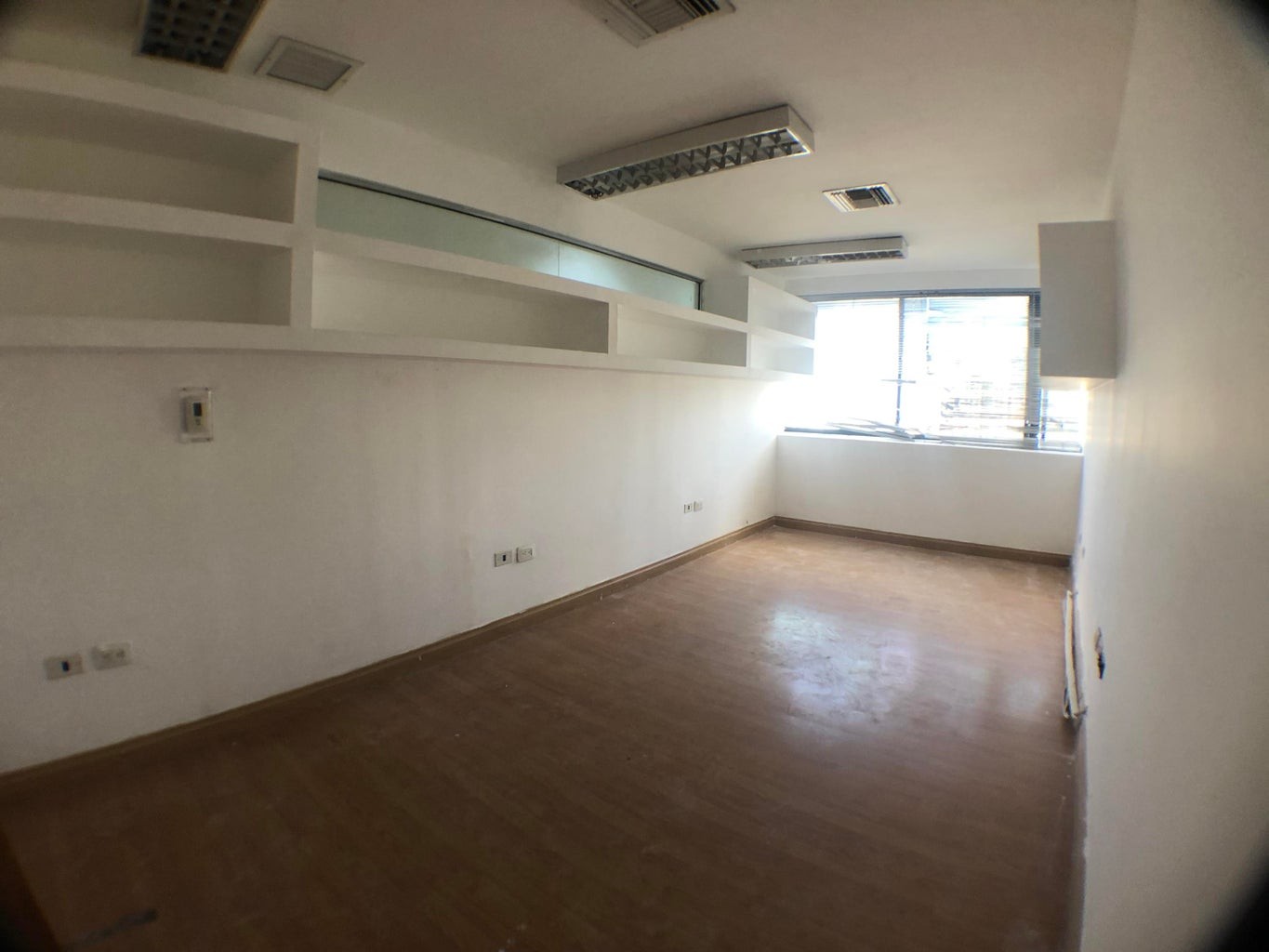 oficinas y locales comerciales - Excelente local para oficina con divisiones para áreas de trabajo, oficinas 3